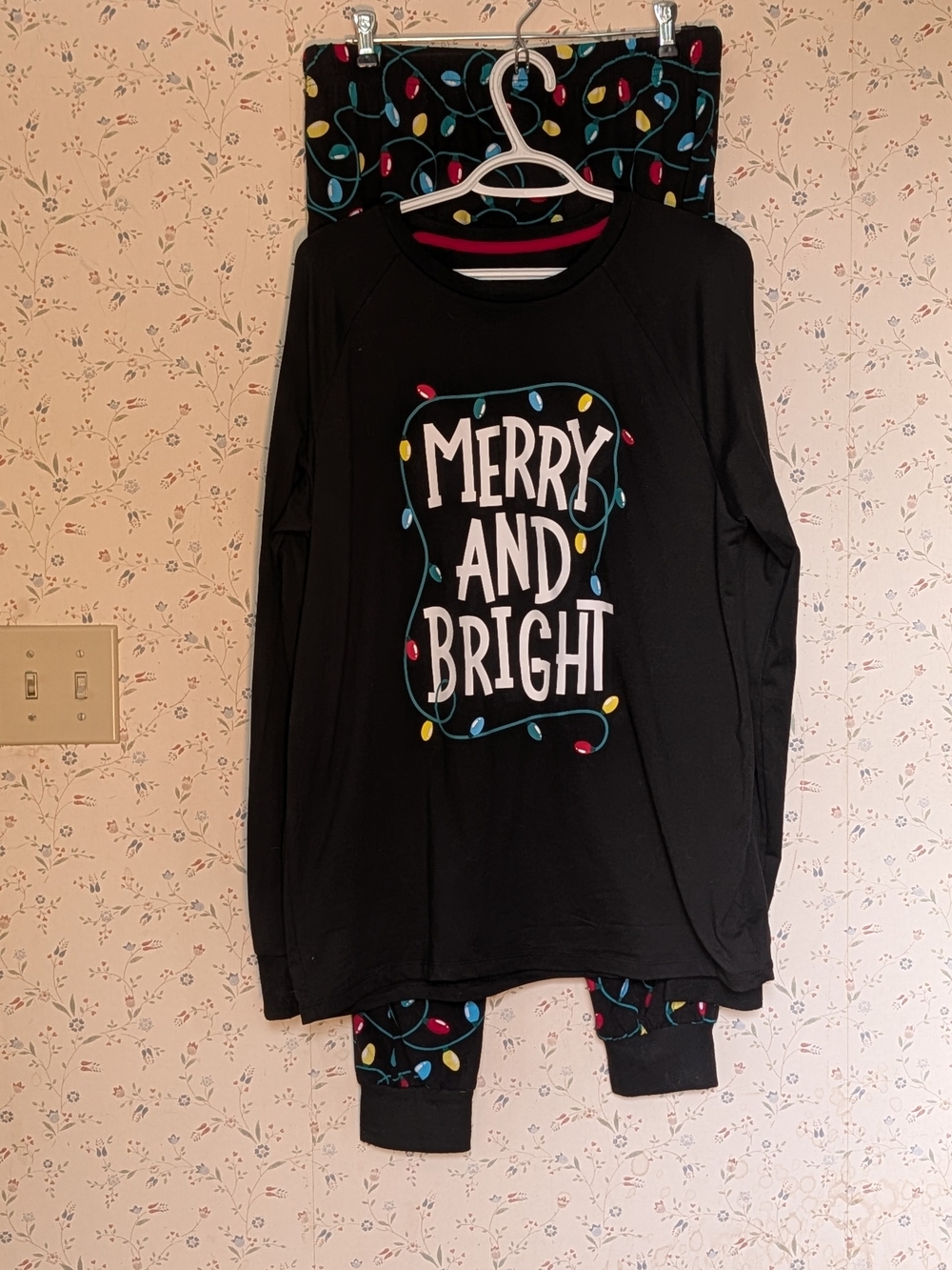 Holiday Time Pajama Set M "Merry and Bright" Holiday Christmas Lights
